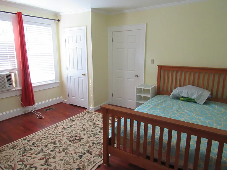 705 W Markham Ave #B — Photo 12