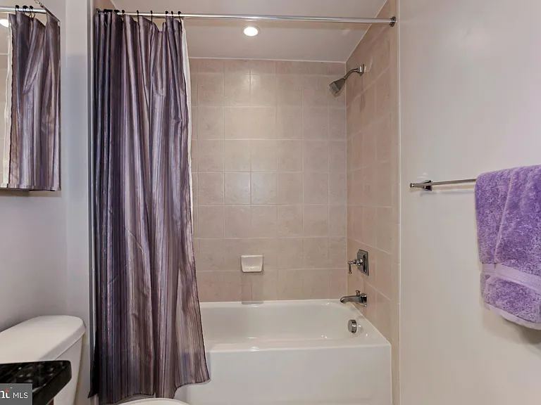 525 N Fayette St #413 — Photo 24