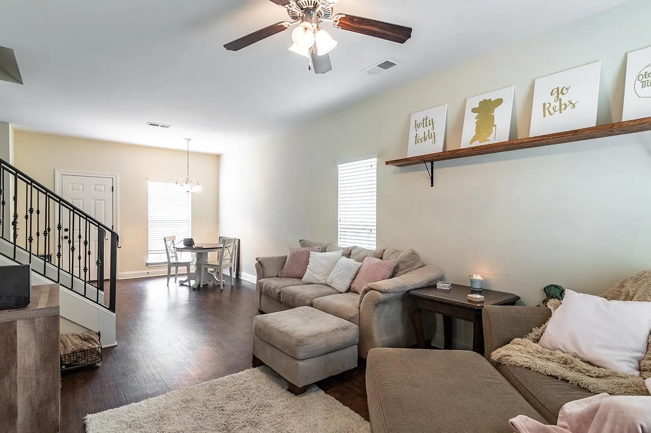 4 bed, 4.5 bath, 2015 sqft, $2,800 — Photo 4