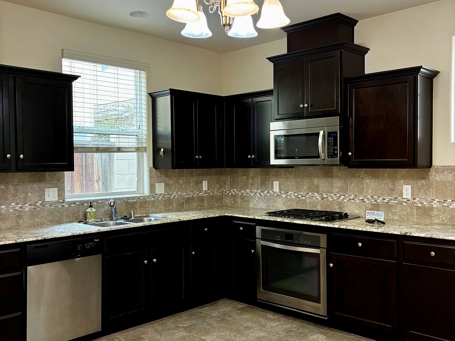 3 bed, 2.5 bath, 1413 sqft, $2,250 — Photo 4