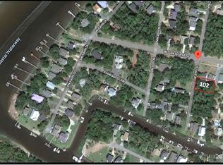 102 SW 29th St, Oak Island, NC 28465