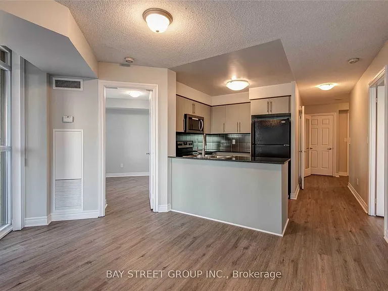 310 Burnhamthorpe Rd W #1913 — Photo 10