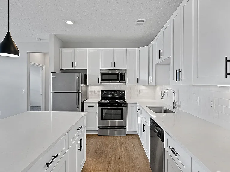 Monmouth Row Apartments — Photo 118