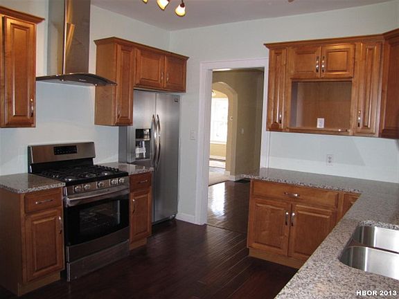 5th image of 300 Greenlawn Ave