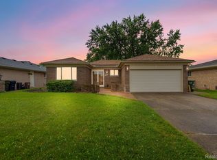 3090 Belinda Dr, Sterling Heights, MI 48310