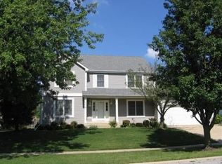 71 Chateau Dr, Dyer, IN 46311