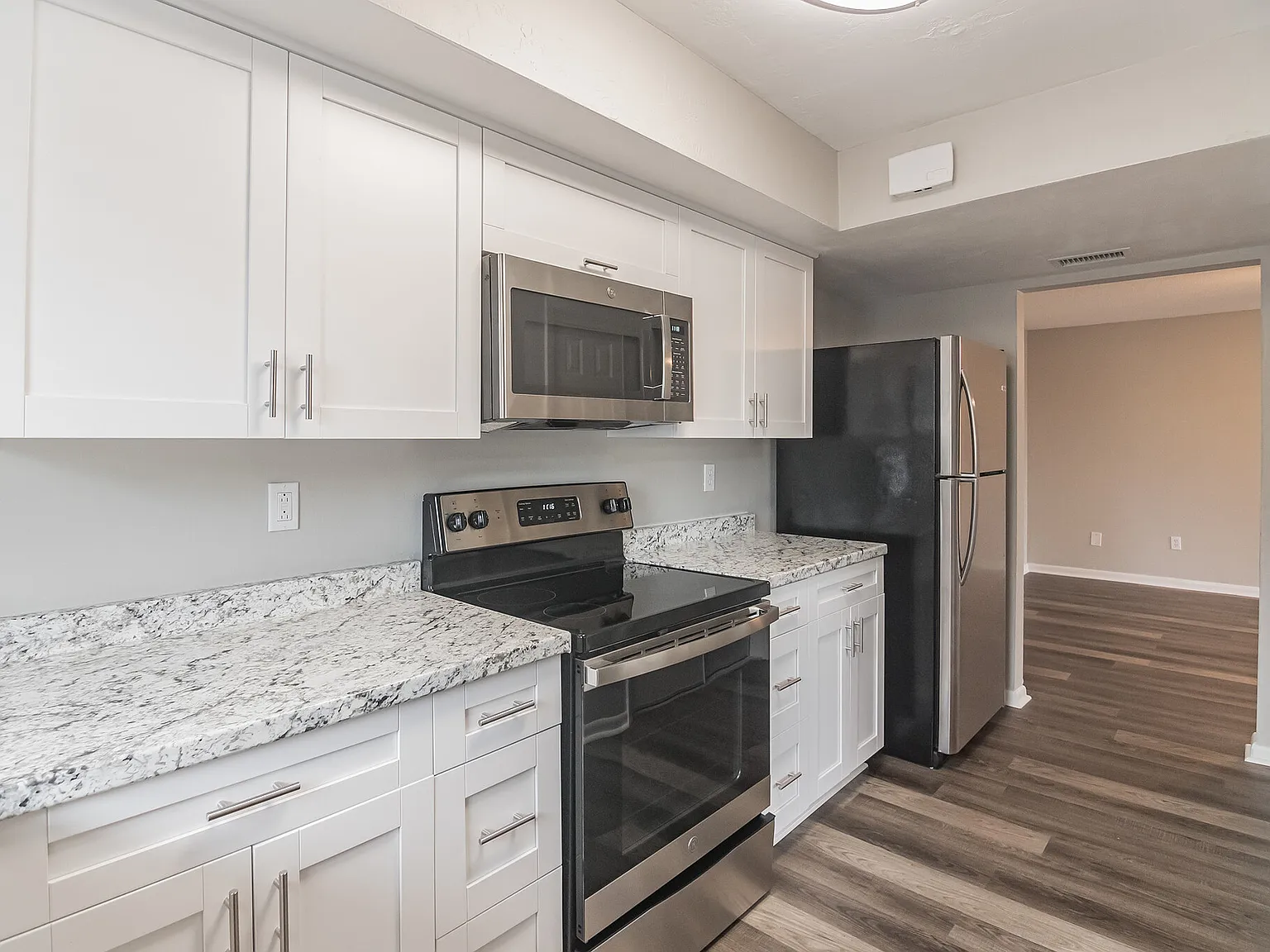 3353 Sherwood Drive - B — Photo 2