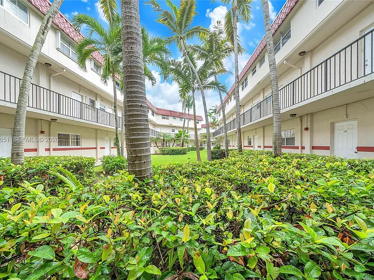 8650 SW 67th Ave #1010 — Photo 4