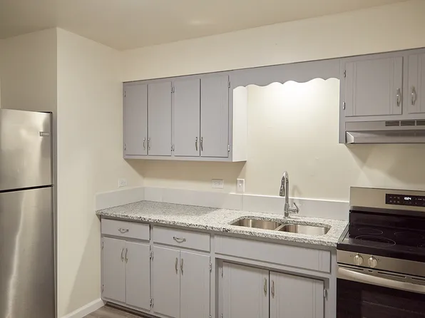 409 W Mondamin St APT 7, Minooka, IL 60447