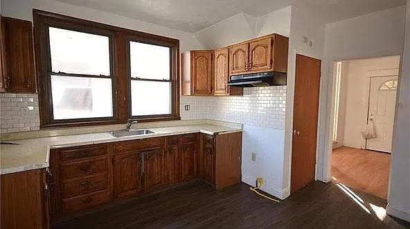 1228 Irwin St — Photo 6