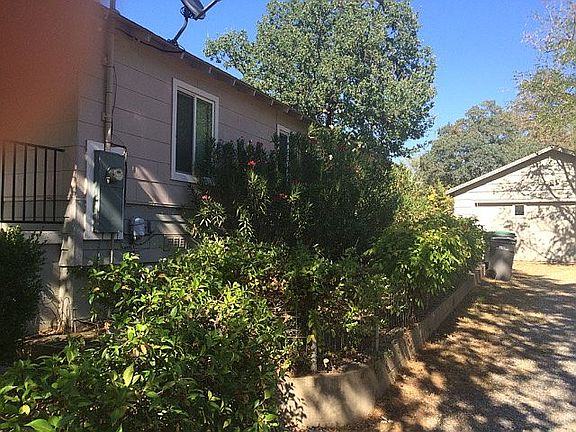 Drive to Detatched Garage