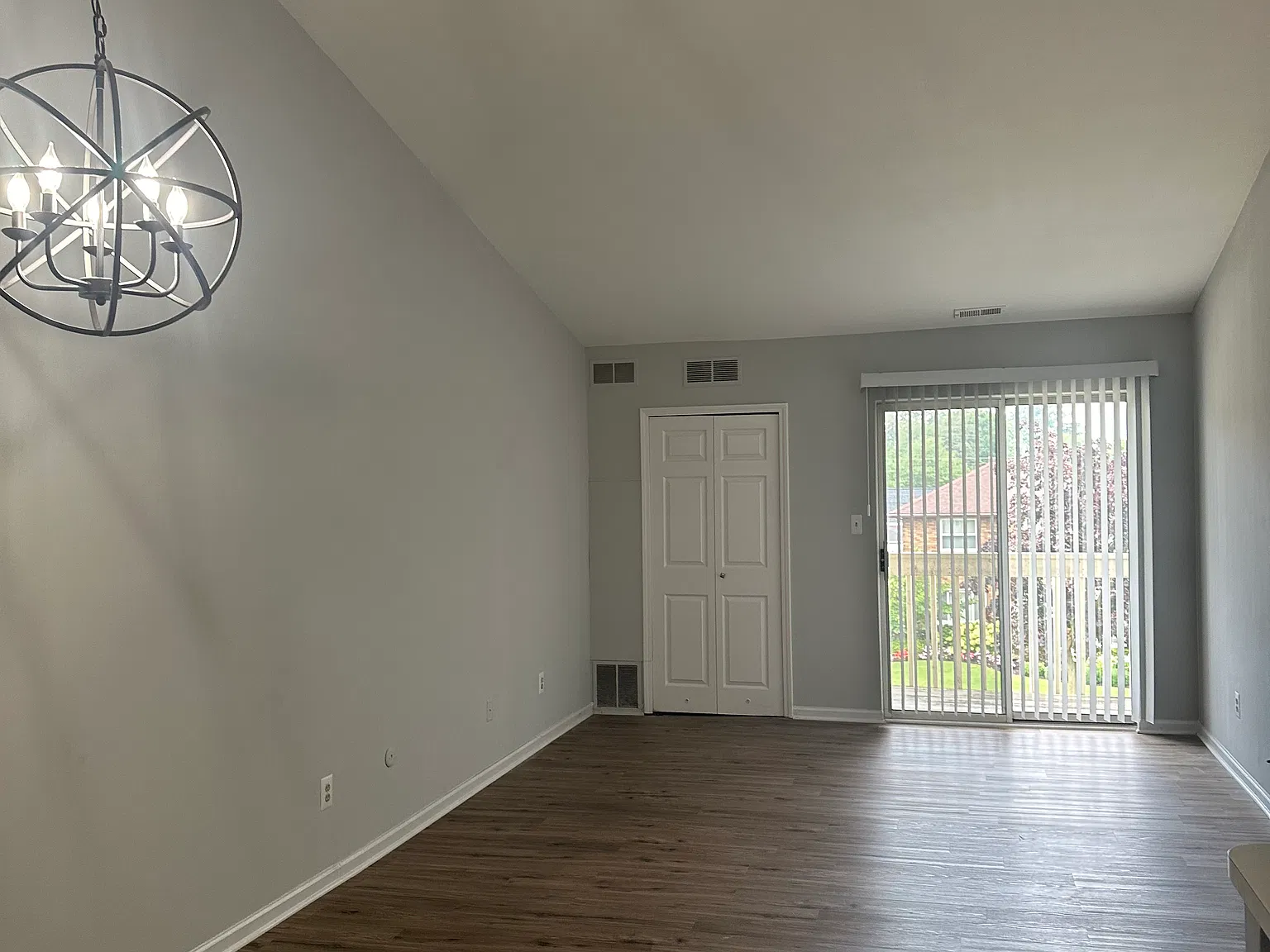 1749 Oak St — Photo 1