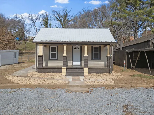 446 Tinker Ave, Vinton, VA 24179