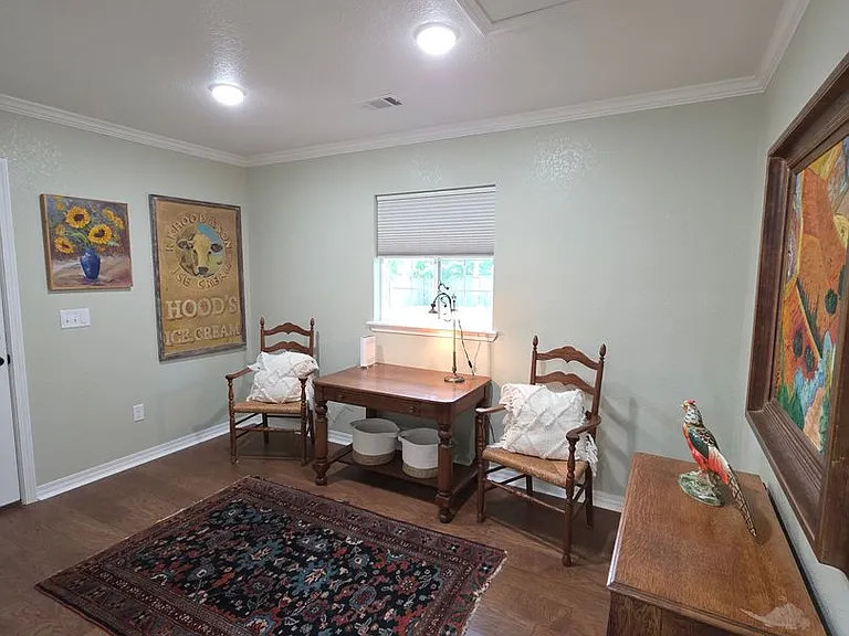 105 Pecan St — Photo 9