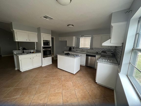 5th image of 14715 Spring Lake Dr