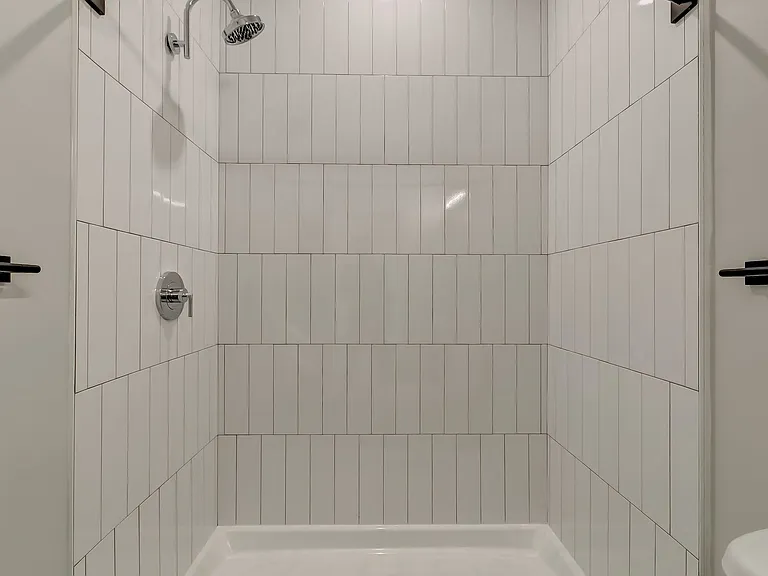 115 W Hamburg — Photo 13