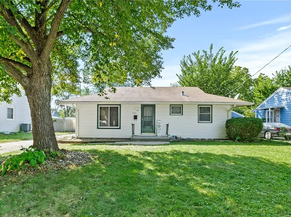 2404 Richland Dr, Des Moines, IA 50317