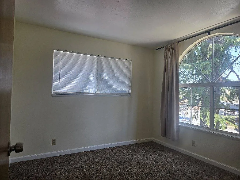 2 bed, 900 sqft, $2,195 — Photo 3