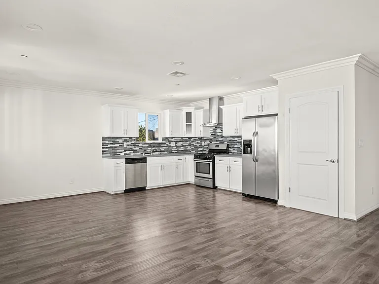4818 1/2 Saturn St — Photo 5