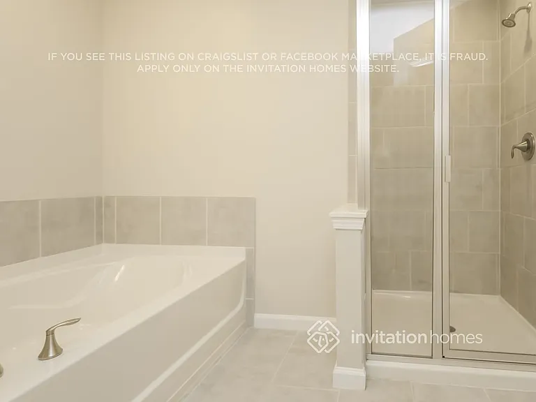 402 Montclair Ct — Photo 13