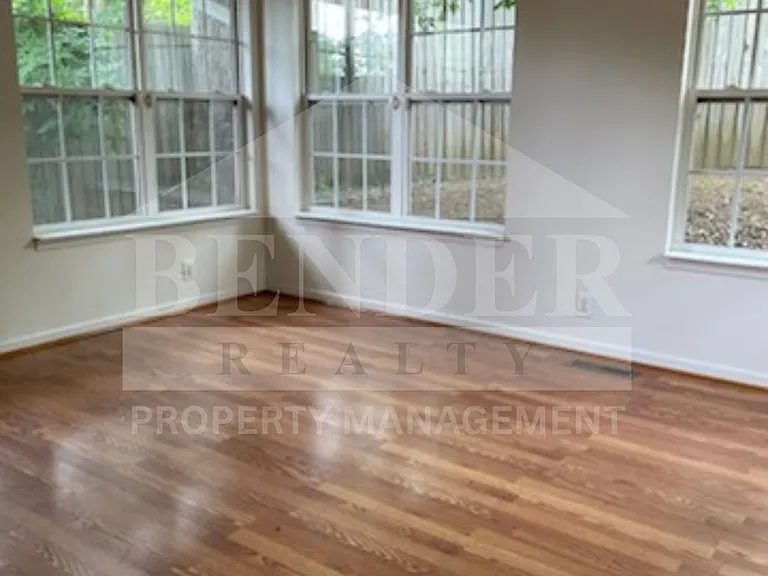 2300 Oakland Dr NW — Photo 9