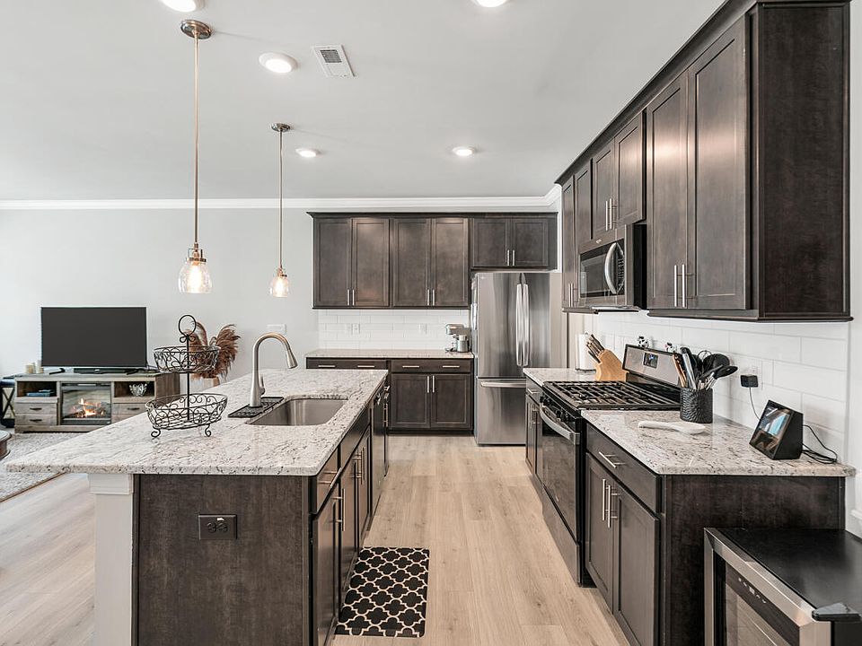 1st image of 602 Picnic Pl