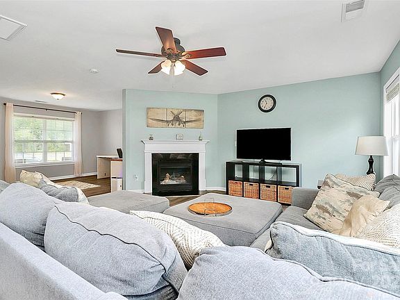 3rd image of 1415 Cold Creek Pl