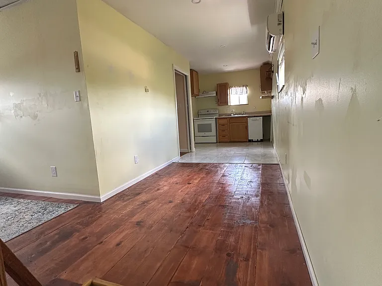 911 E Steiner St — Photo 8
