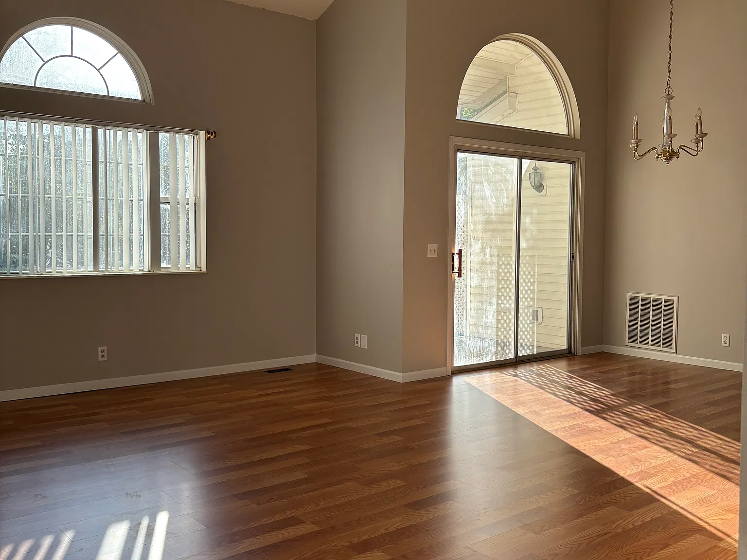 2 bed, 1341 sqft, $1,250 — Photo 2