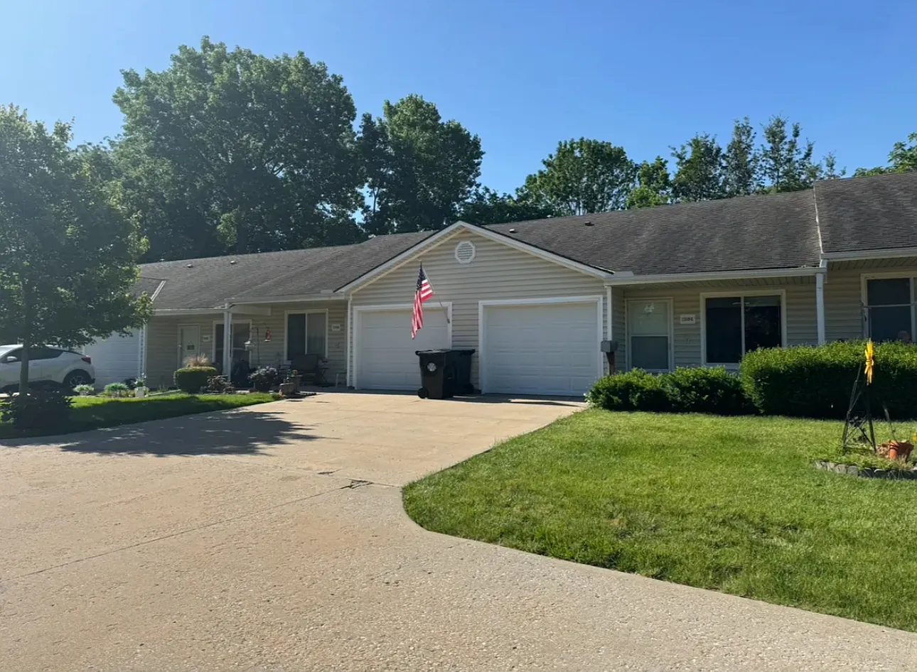 2 bed, 1.5 bath, $1,200 — Photo 1