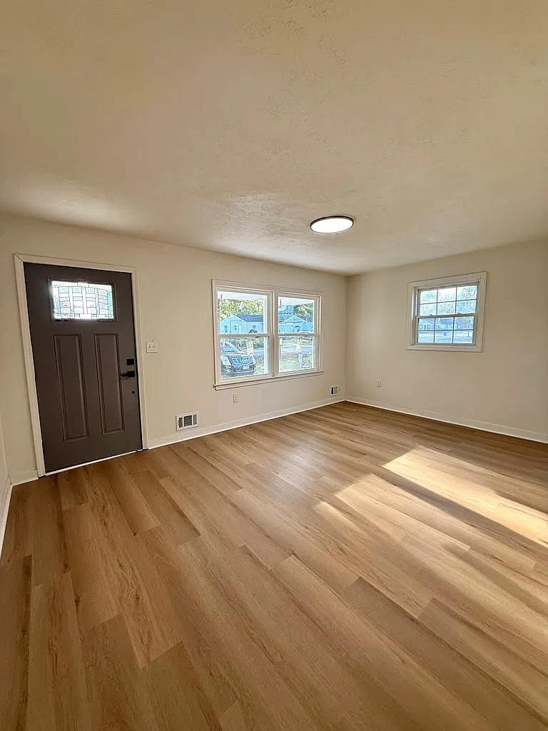 3 bed, 1152 sqft, $1,800 — Photo 2