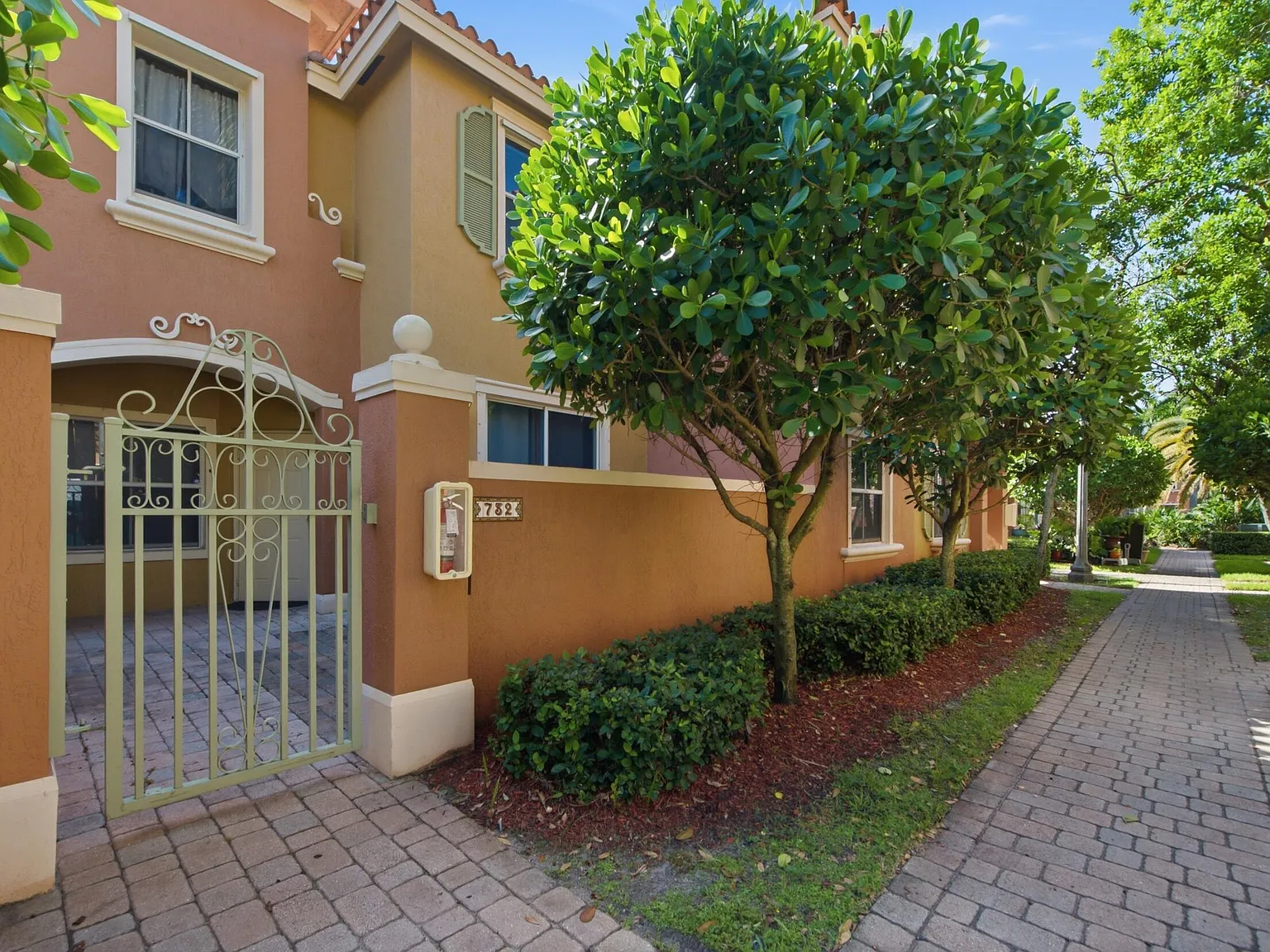 3 bed, 2.5 bath, 1391 sqft, $2,750 — Photo 1
