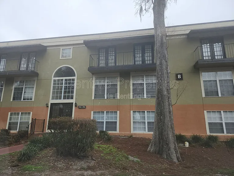 4176 Versailles Dr #D — Photo 13