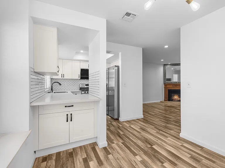 412 N Bushnell Ave #C — Photo 10
