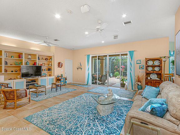 3rd image of 220 Seaglass Dr