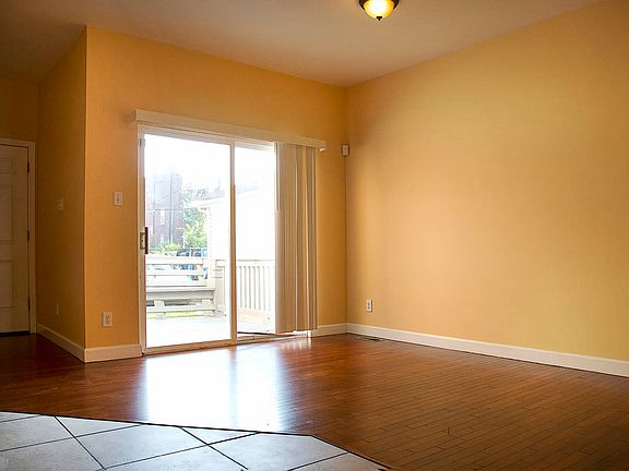 2nd image of 4230 Delmar Blvd