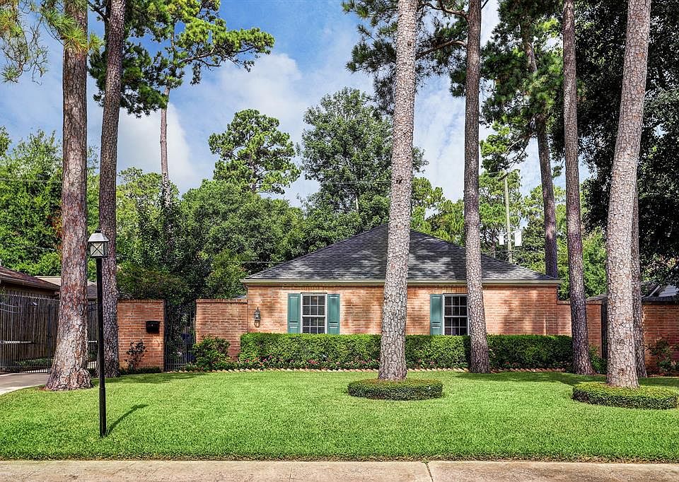 1st image of 902 Briarbrook Dr