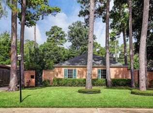902 Briarbrook Dr, Houston, TX 77042