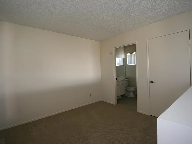 3637 Clarington Ave #213 — Photo 23