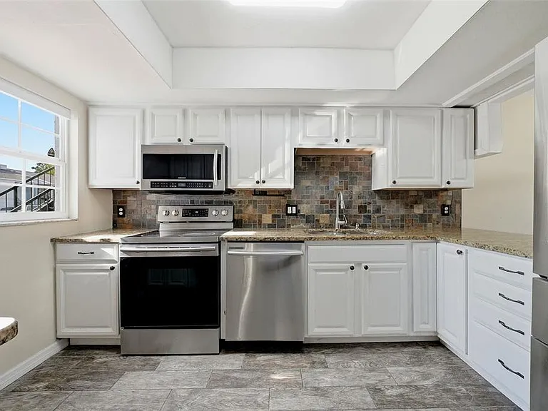 3821 N Oak Dr #J21 — Photo 8
