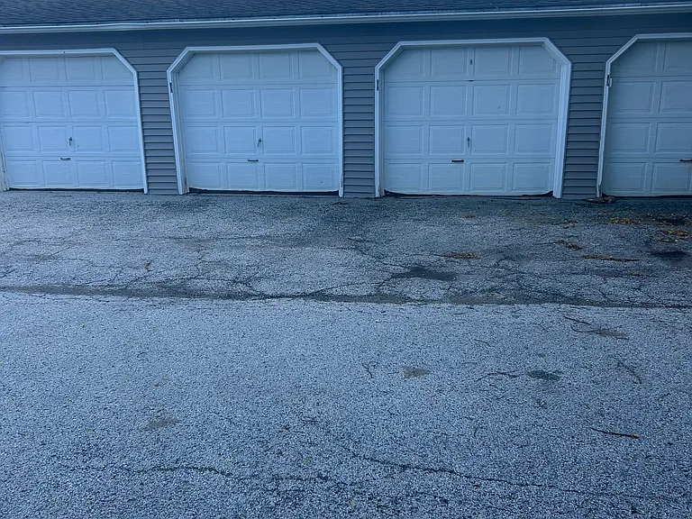 916 Vose Dr — Photo 14