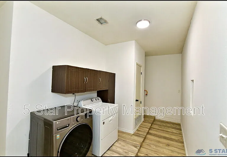 13136 Wellington Dr — Photo 34