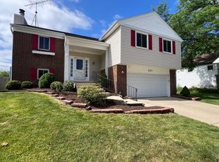 227 Augusta Dr, Vernon Hills, IL