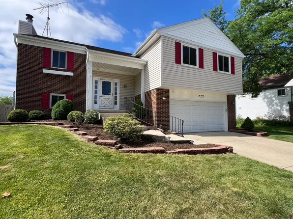 227 Augusta Dr, Vernon Hills, IL 60061