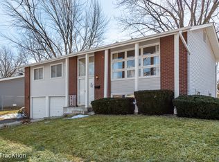 2707 Woodridge Dr, Woodridge, IL 60517
