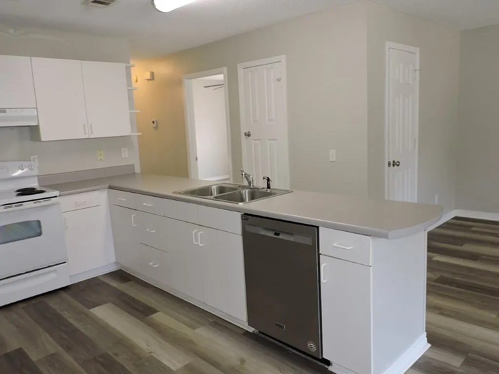 2 bed, 1224 sqft, $1,295 — Photo 3