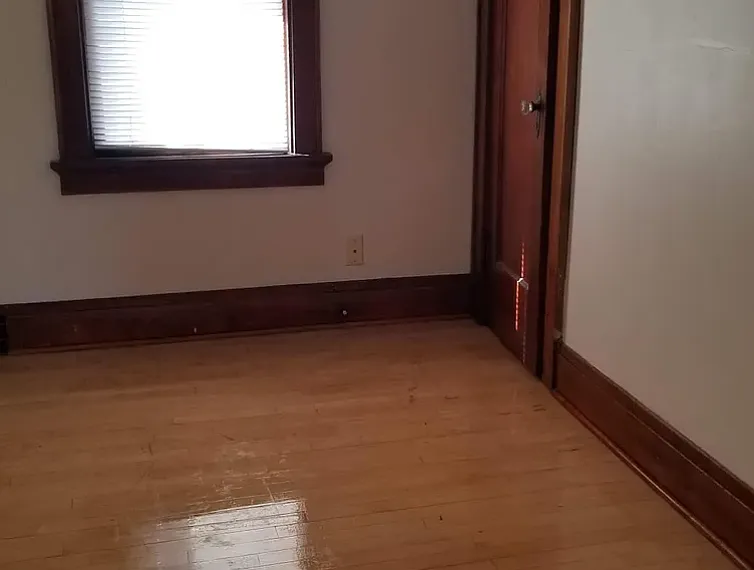3 bed, 1100 sqft, $1,800 — Photo 1