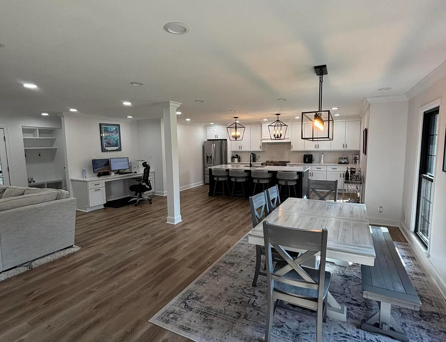 3 bed, 2.0 bath, 2770 sqft, $3,750 — Photo 2