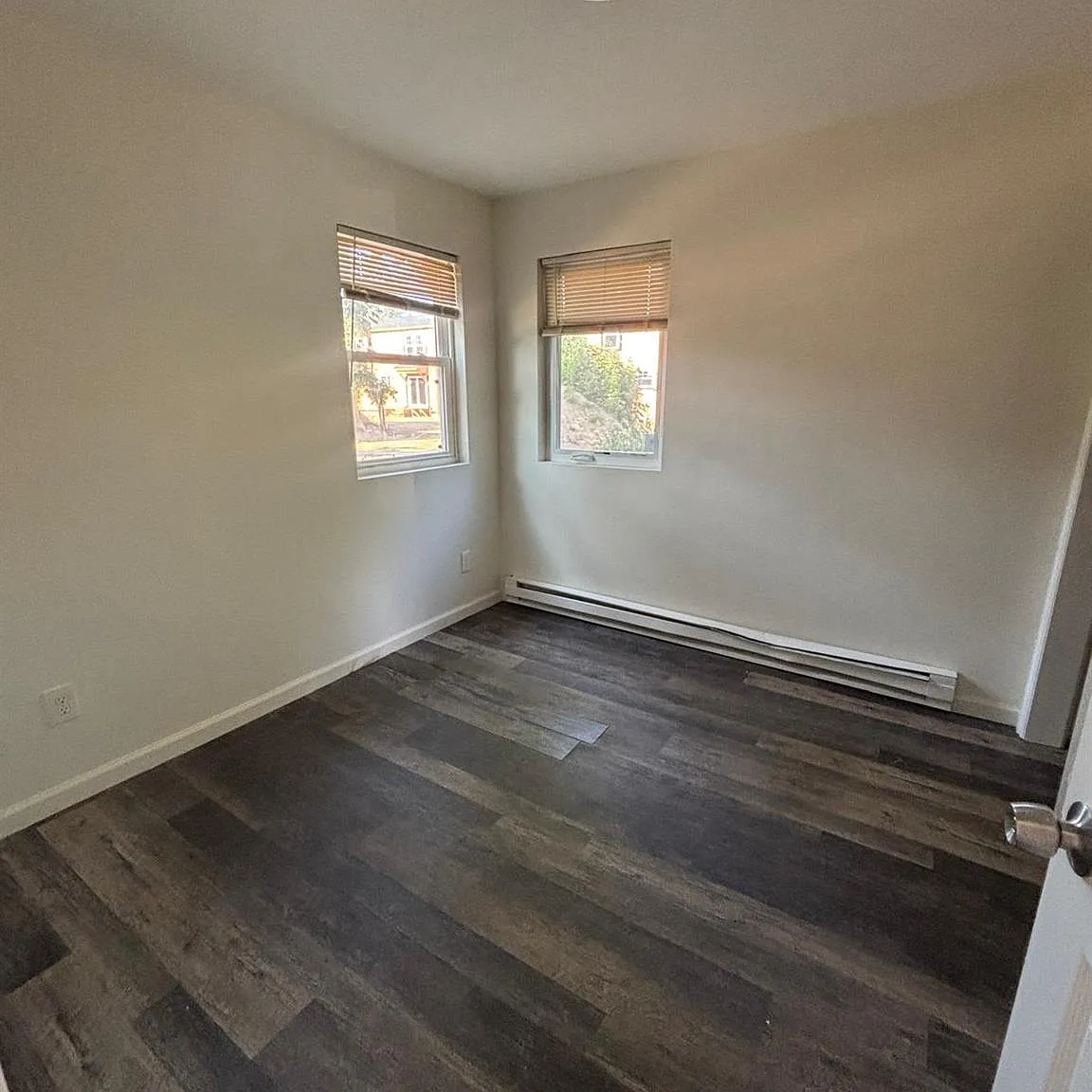 3 bed, 1.0 bath, 836 sqft, $3,415 — Photo 4