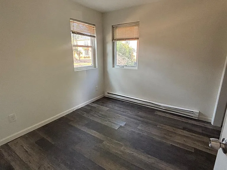 652 Bayview Ave — Photo 4